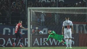 Cerro vuelve a fallar un penal ante Olimpia tras 3 años