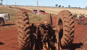 Agricultor muere tras volcar con su tractor en Edelira - Noticiero Paraguay