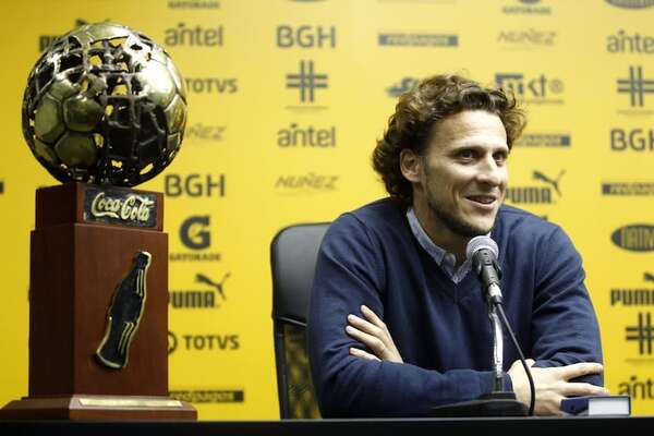 Diego Forlán es internado tras fracturarse tres costillas - Fútbol Internacional - ABC Color