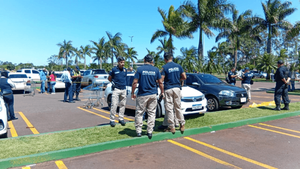 Asesinan a tiros a un hombre en estacionamiento de un shopping en Pedro Juan  - Noticiero Paraguay
