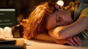Las mujeres necesitan dormir más: la ciencia explica por qué