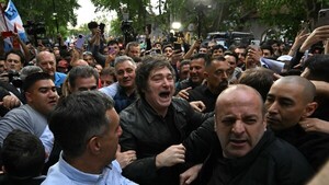 Argentina firma millonario financiamiento de EEUU, a días de elecciones cruciales