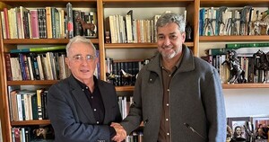 Marito se tomó un recreo de la campaña para visitar a Uribe en Colombia