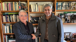 Abdo Benítez visita a Álvaro Uribe y conversan sobre Latinoamérica
