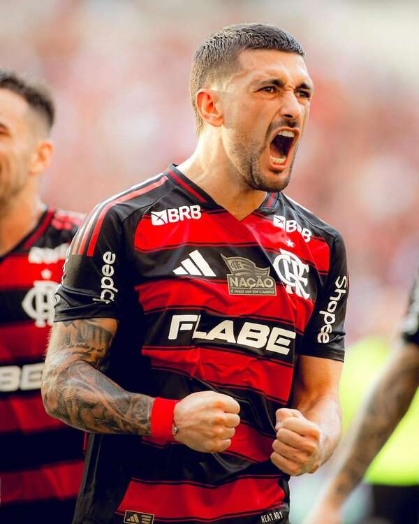 De Arrascaeta sufre intento de robo a la salida del Maracaná - Fútbol Internacional - ABC Color