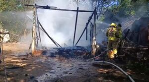Popular / Incendio de una casa dejó a sus dueños con lo puesto