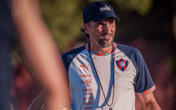 Popular / Ex DT de Cerro llegó con su repre y hablan de que estaría cerca de volver a dirigir en Paraguay