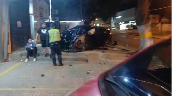 Grave siniestro vial sobre viaducto de República Argentina
