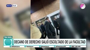 Decano de Derecho salió escotado de la Facultad