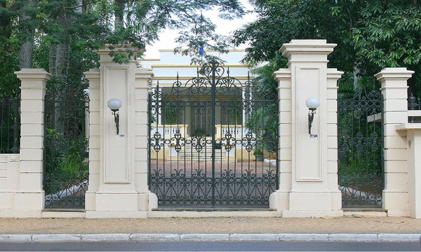 Revelan compras de lujo de la familia presidencial que no figuran en la CGR - OviedoPress