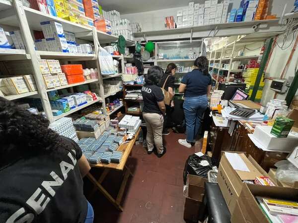 Incautan psicotrópicos sin respaldo documental en farmacia del Mercado 4 - Policiales - ABC Color