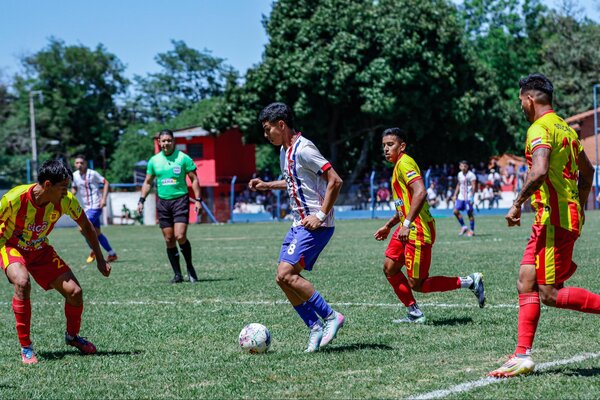 3 de Noviembre quedó como solitario líder en la 3ra división