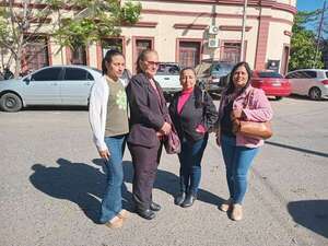 Víctimas de la Mafia de los Pagarés se presentaron en la fiscalía de Villa Hayes - Nacionales - ABC Color