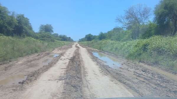 Comunidades del Alto Paraguay a días de quedar nuevamente aisladas ante la falta de reparación de caminos - Noticias del Chaco - ABC Color