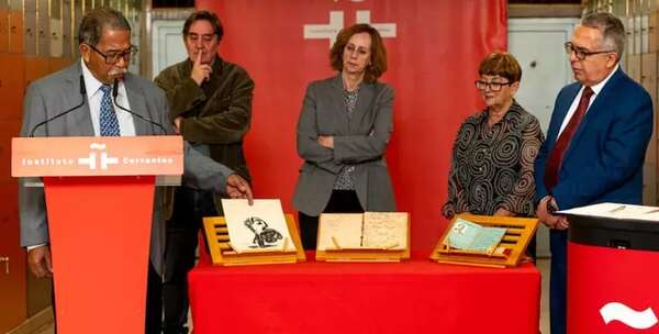 Un poemario y un pasaporte del exilio, el legado de Nicolás Guillén al Cervantes - Literatura - ABC Color