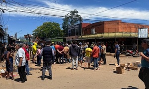 Comerciantes del Mercado de Coronel Oviedo se enfrentan a inspectores del Gobierno Central - OviedoPress