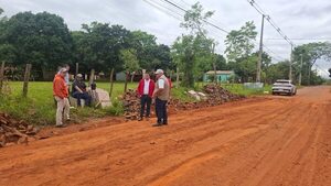 Construyen empedrado en la ruta que une Félix Pérez Cardozo con Villarrica