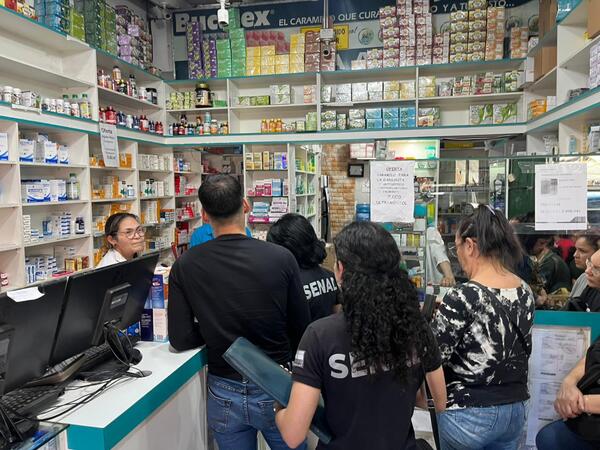SENAD incauta psicotrópicos sin respaldo en farmacia del Mercado 4