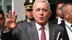 Justicia de Colombia revoca condena contra ex presidente Uribe por soborno y fraude procesal