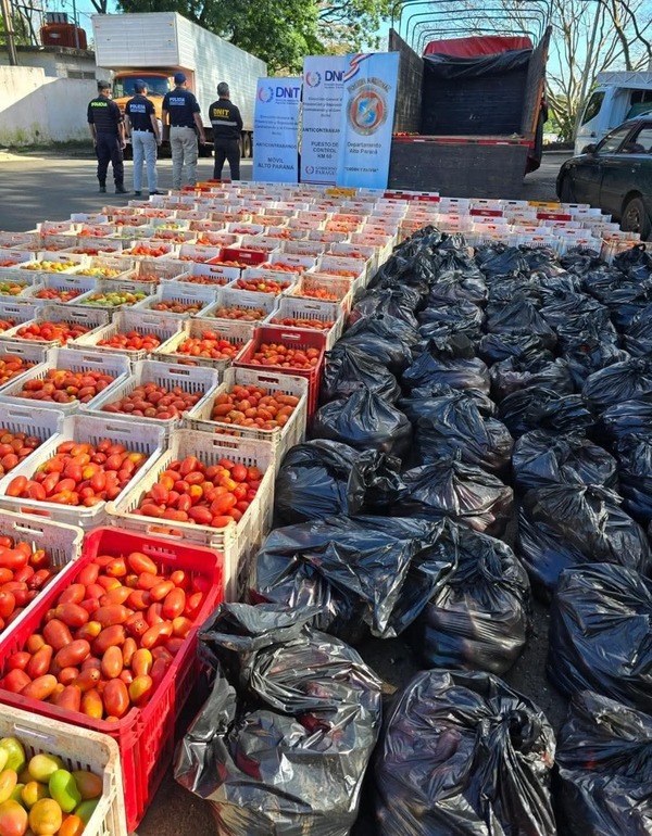 DNIT decomisa casi 7 toneladas de tomates sin documentación en Km 8 Acaray