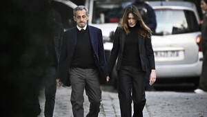 El ex presidente francés Sarkozy entra en prisión por asociación ilícita