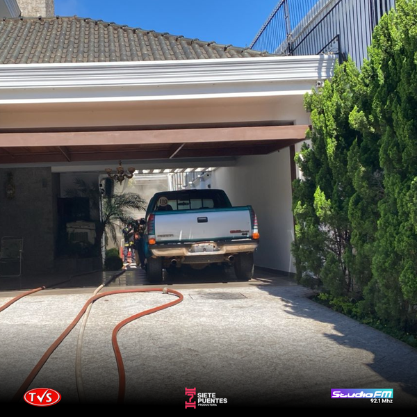 BOMBEROS VOLUNTARIOS CONTROLARON INCENDIO EN EL ZÓTANO DE UNA VIVIENDA - «TVS DIGITAL»