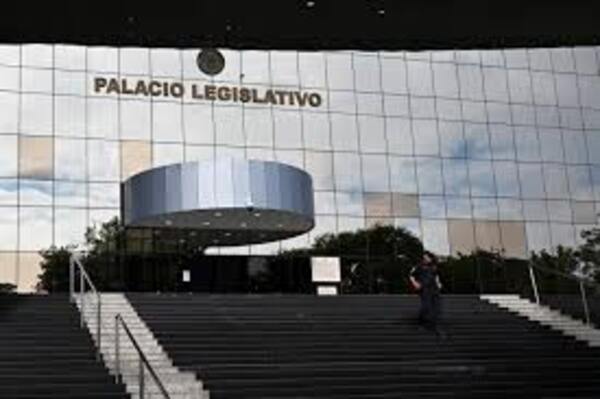 Ante la falta de respuesta de la justicia, ciudadano recurre al Senado - PDS RADIO Y TV