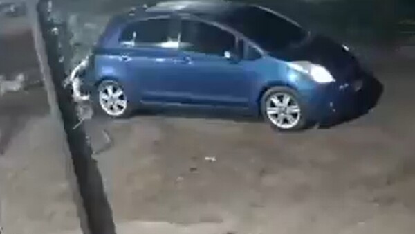 Tres jóvenes golpean salvajemente a un hombre y queman su vehículo en Limpio