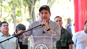 Ministro no responde a la consulta sobre el uso particular del vehículo