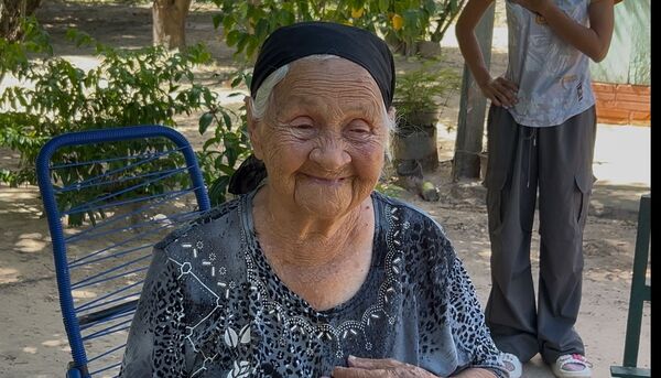 Del dolor a la solidaridad: abuelita afectada por el abigeato vuelve a sonreír gracias a la donación de un ganadero - Concepción al Día