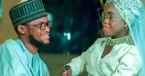 La Nación / Tribunal ordena casarse a celebridades nigerianas por besarse en TikTok