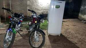 Robó el ahorro de su abue y compró una moto a su chuli