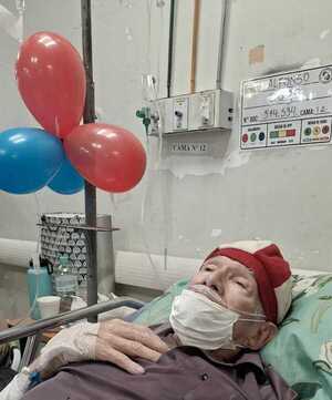 Popular / Denuncian maltrato de enfermera a abuelito con cáncer en el IPS