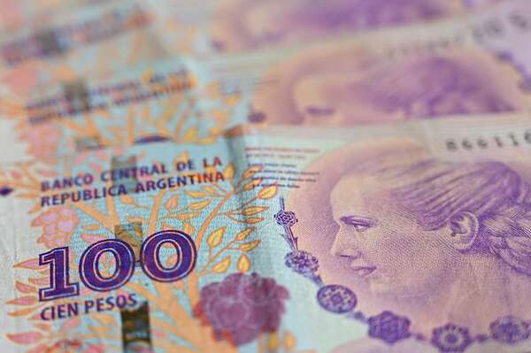 Presión sobre el peso argentino, en vísperas de legislativas clave para Milei - Mundo - ABC Color