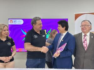 Histórica firma de convenios entre la UNI y el Carnaval Encarnaceno para fortalecer la economía local