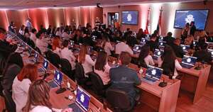 La Nación / UMAX inaugura el Aula Magna Digital, el primer espacio pionero en innovación educativa del Paraguay
