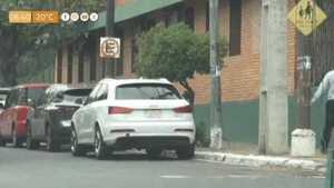 Ministro Baruja usa camioneta incautada a “Cucho” para ir de compras