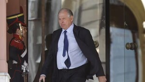 El canciller argentino Werthein presenta su renuncia a Milei a días de elecciones clave