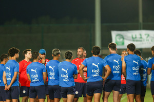 Primer entrenamiento de la Sub 17 en tierras árabes