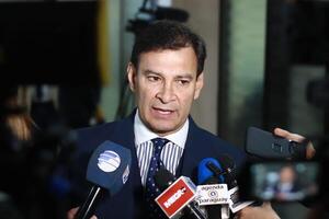 Ovelar califica de "grave" presunto uso indebido de vehículo por parte del ministro Baruja
