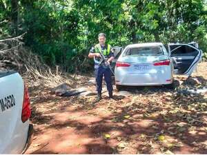 Minga Guazú: abandonan vehículo usado en asalto a empleados de casa de cambios  - Nacionales - ABC Color