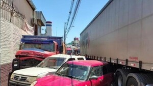 Múltiple choque de vehículos sobre Acceso Sur en Ñemby