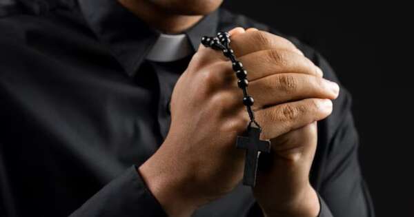 Diario HOY | Imputan a sacerdote congoleño por coaccionar a adolescentes en un noviciado