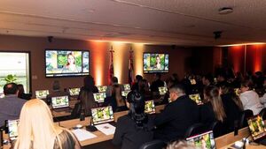 UMAX inaugura primera Aula Magna Digital, con tecnología de vanguardia