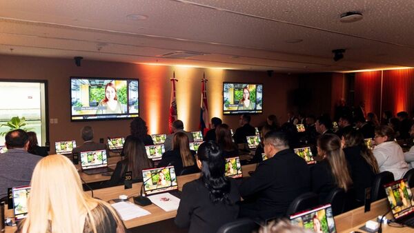 UMAX inaugura primera Aula Magna Digital, con tecnología de vanguardia