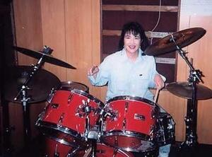Nueva Primera Ministra japonesa admira a Margareth Thatcher y fue baterista de metal