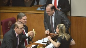 Oficialismo y oposición cruzan acusaciones de recibir dinero de Venezuela