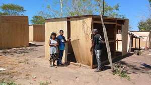 Viviendas de terciada construidas por la SEN a comunidades nativas se desarman con el viento - Nacionales - ABC Color