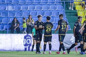 Versus / Guaraní no falla y sigue firme en su búsqueda de la "doble corona"