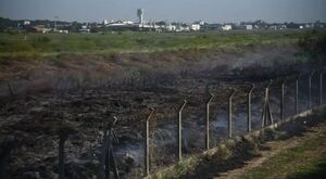 Popular / Incendio de grandes proporciones en zona del aeropuerto Silvio Pettirossi